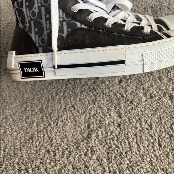 COPY - Authentic used Dior sneakers only worn twice in great condition size 9 i… - Picture 2 of 2